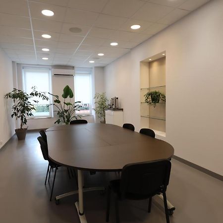 Loft 250M2 Avec Ecran Led Geant De 10M2 Aparthotel Marseille Exterior photo