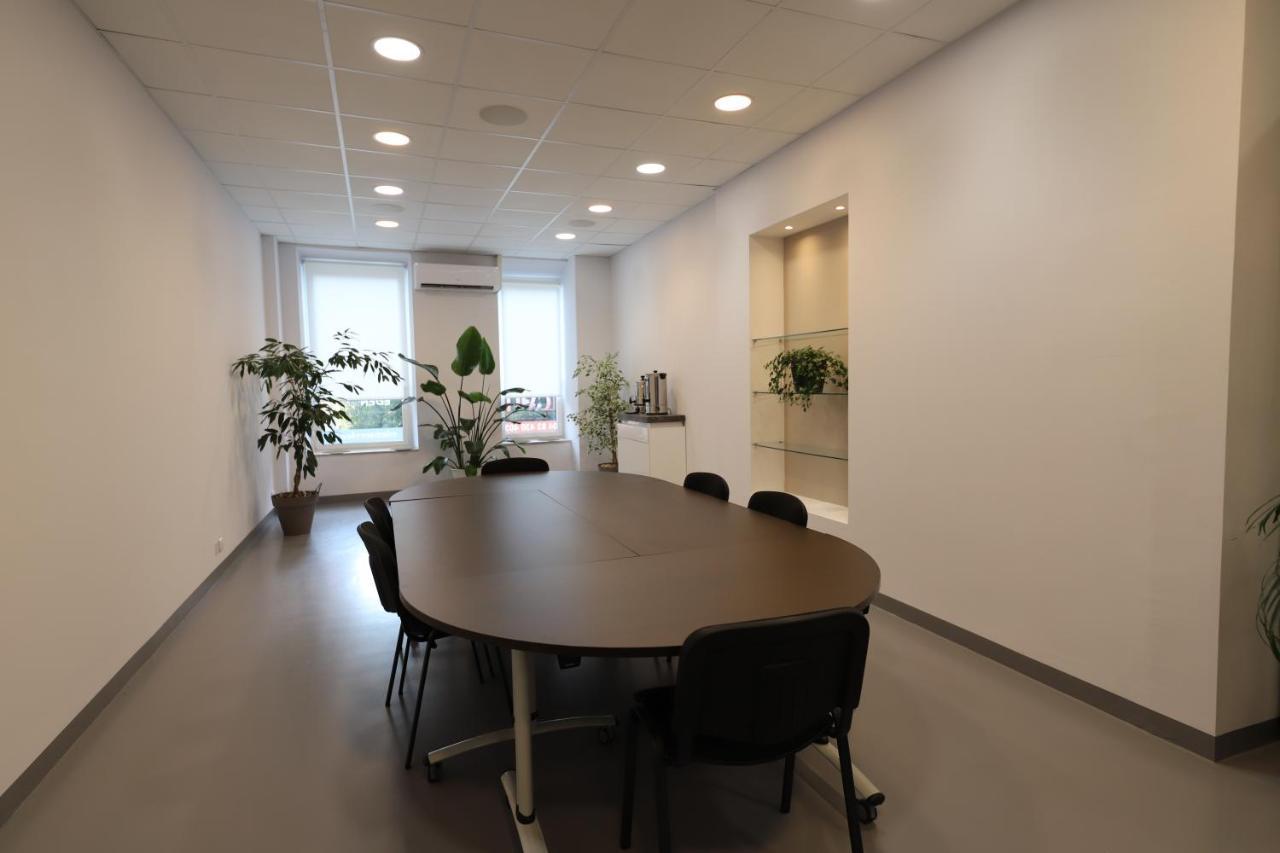 Loft 250M2 Avec Ecran Led Geant De 10M2 Aparthotel Marseille Exterior photo