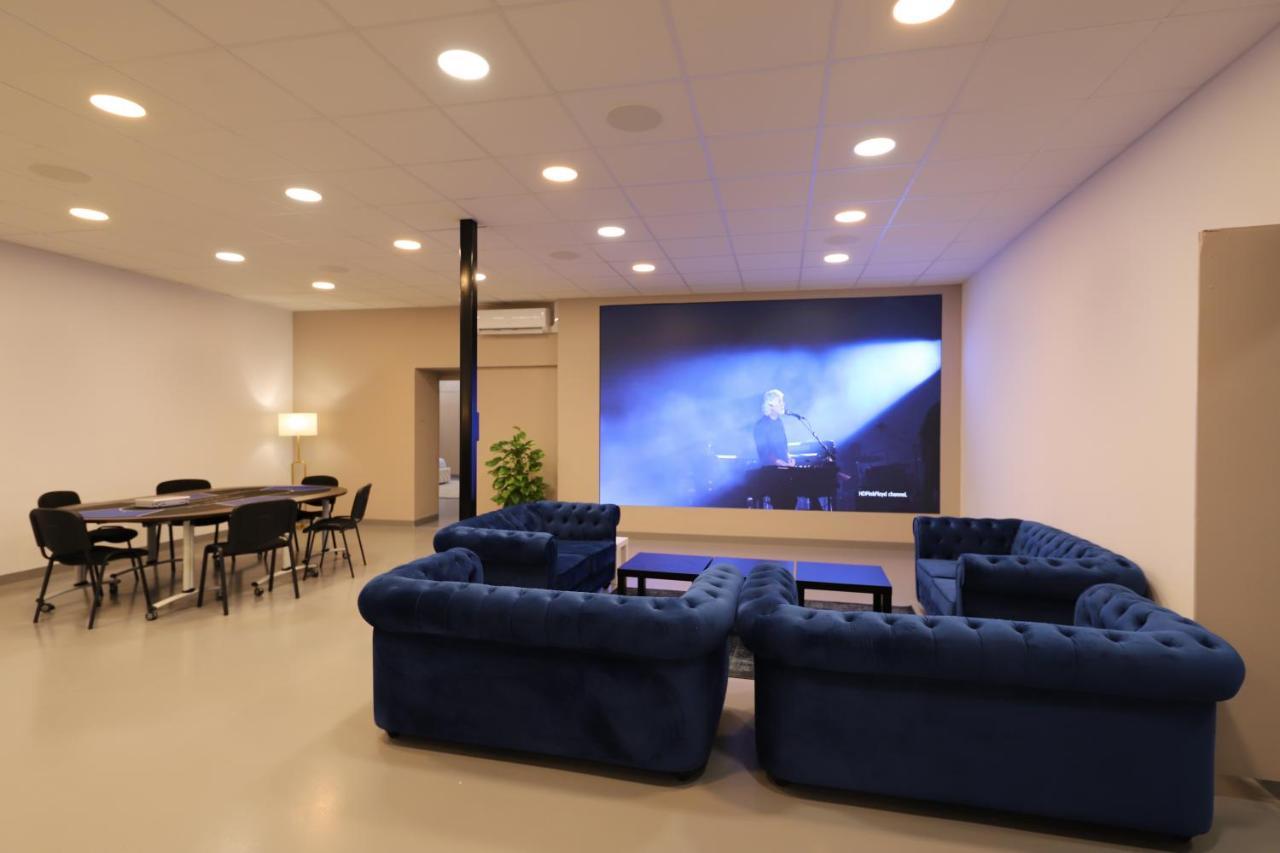 Loft 250M2 Avec Ecran Led Geant De 10M2 Aparthotel Marseille Exterior photo